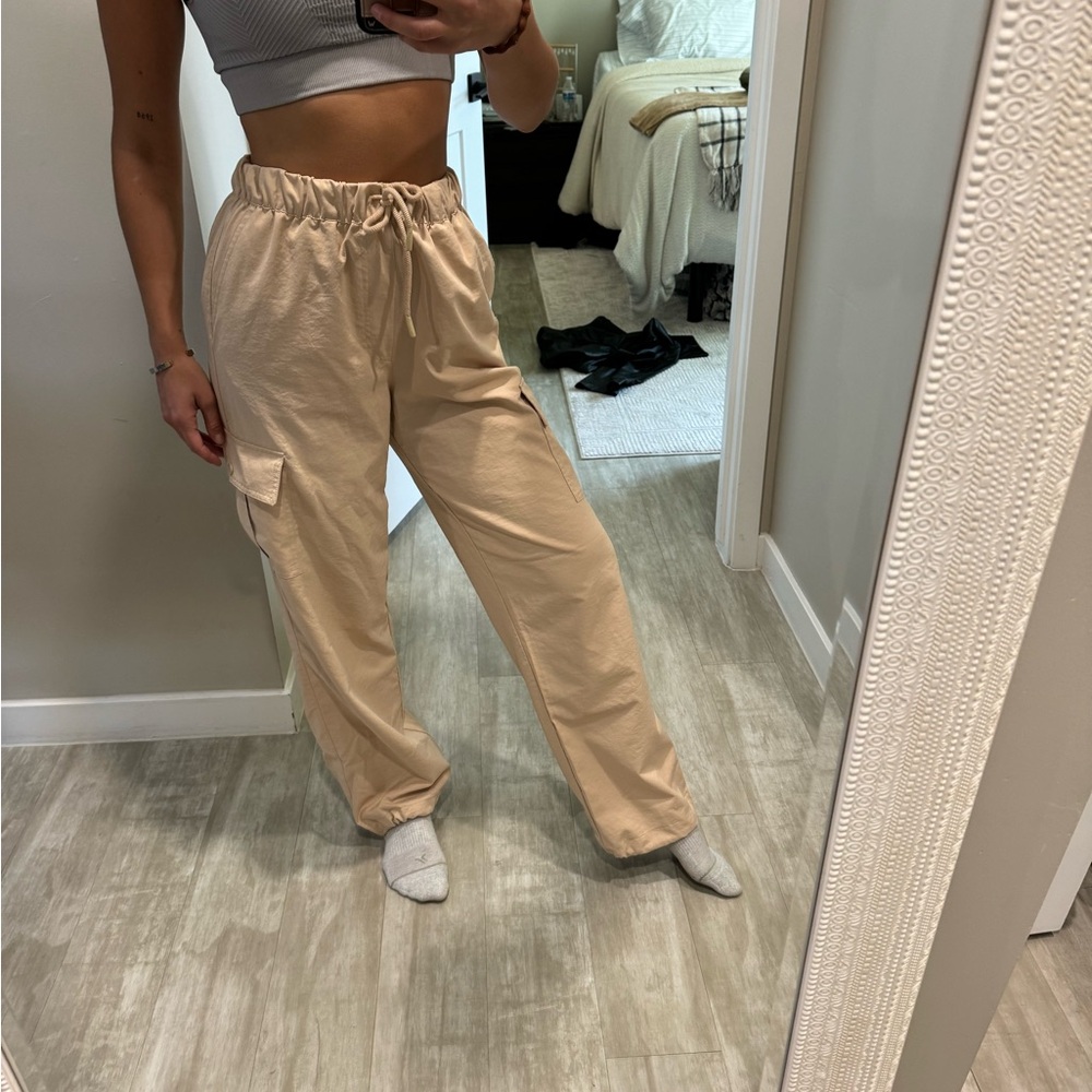 Cotton on cargo pants; Size small